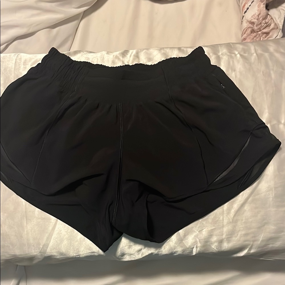 Lululemon Black 2.5 Hotty Hot Low-Rise Shorts Size 2